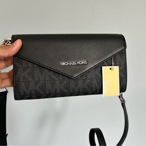 MICHAEL KORS CLUTCH CROSS BODY